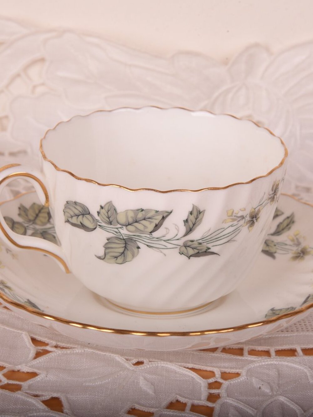 Minton Bone China Teacup & Saucer Set - Greenwich S-705 Pattern Made in England